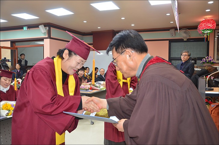 졸업장수여