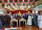 2568(2024) 년 부처님오신날 법요식  5월15일-축하케익 나누기