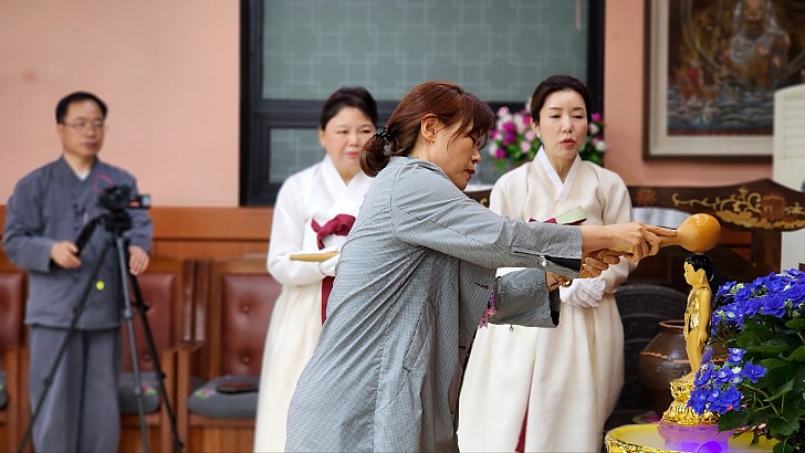 2568(2024) 년 부처님오신날 법요식  5월15일-아기부처님관욕
